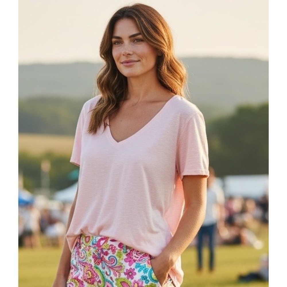 New Lilly Pulitzer Medium Etta Top V Neck Tee SIZE M Light Pink T Shirt RARE